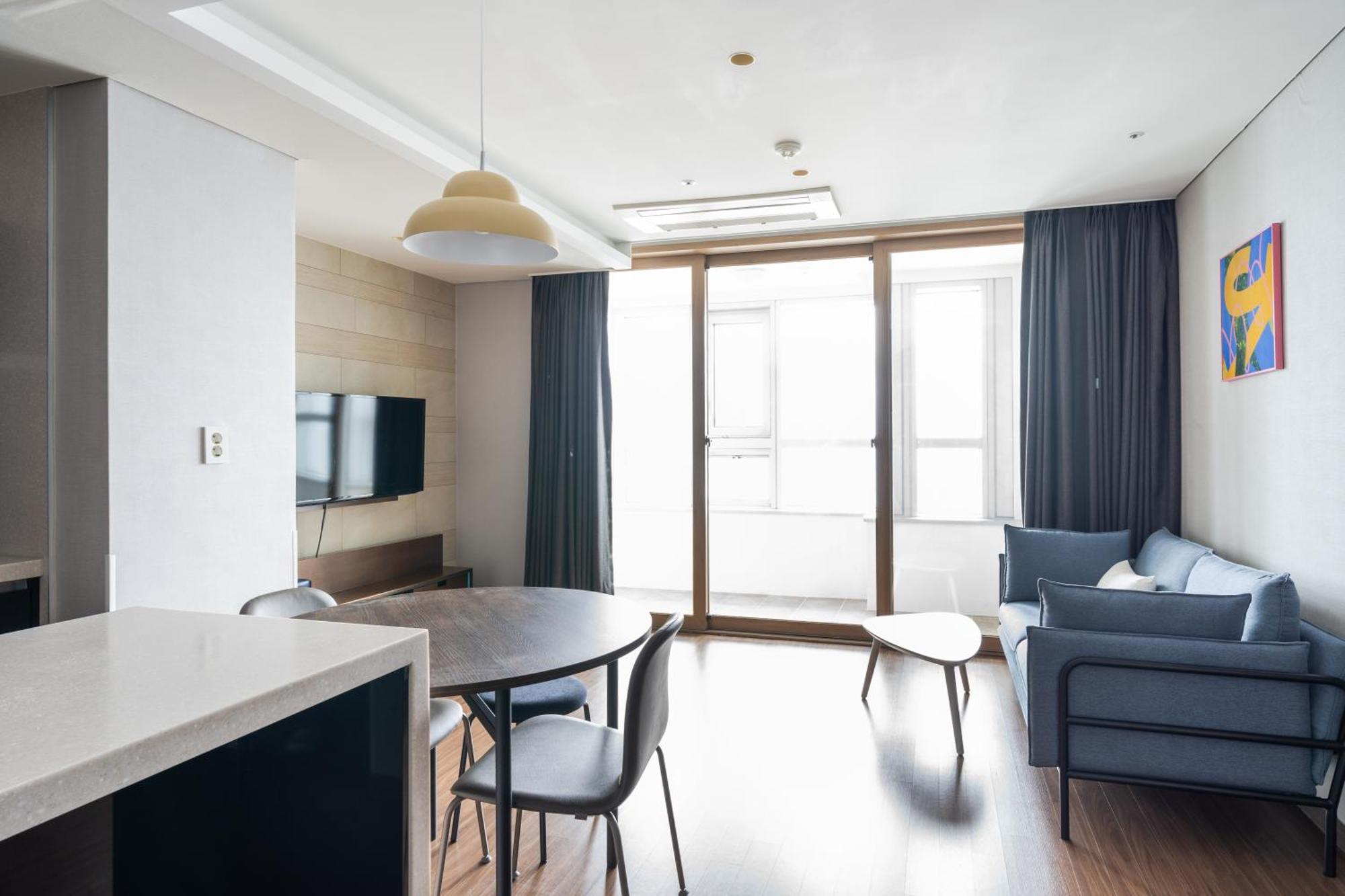 Urbanstay Haeundae Station Пусан Экстерьер фото