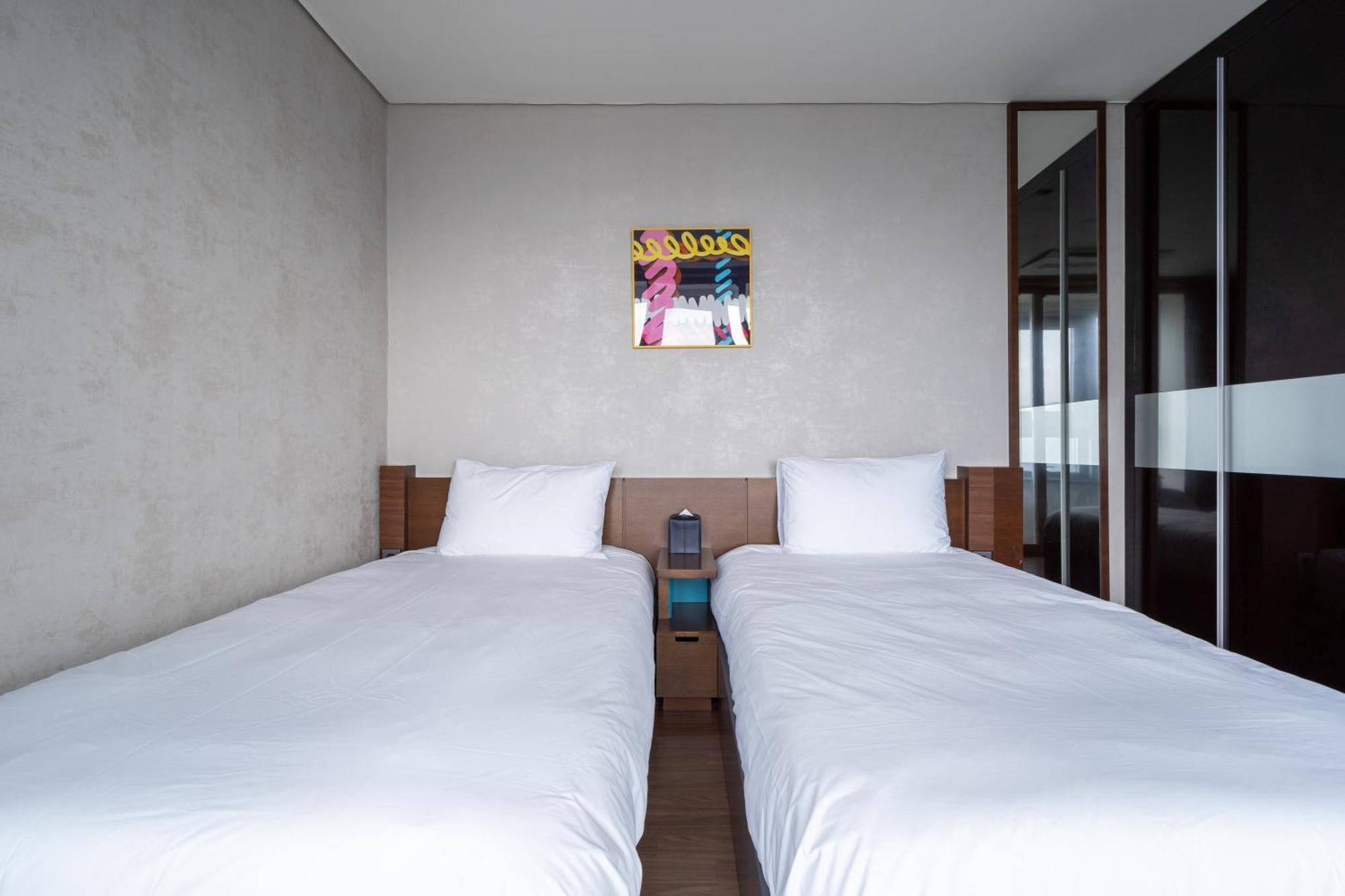 Urbanstay Haeundae Station Пусан Экстерьер фото