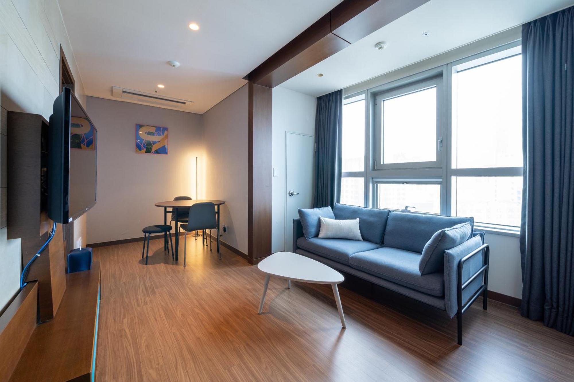 Urbanstay Haeundae Station Пусан Экстерьер фото