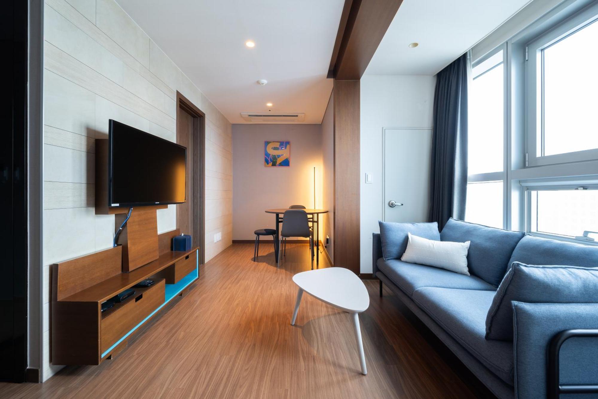 Urbanstay Haeundae Station Пусан Экстерьер фото