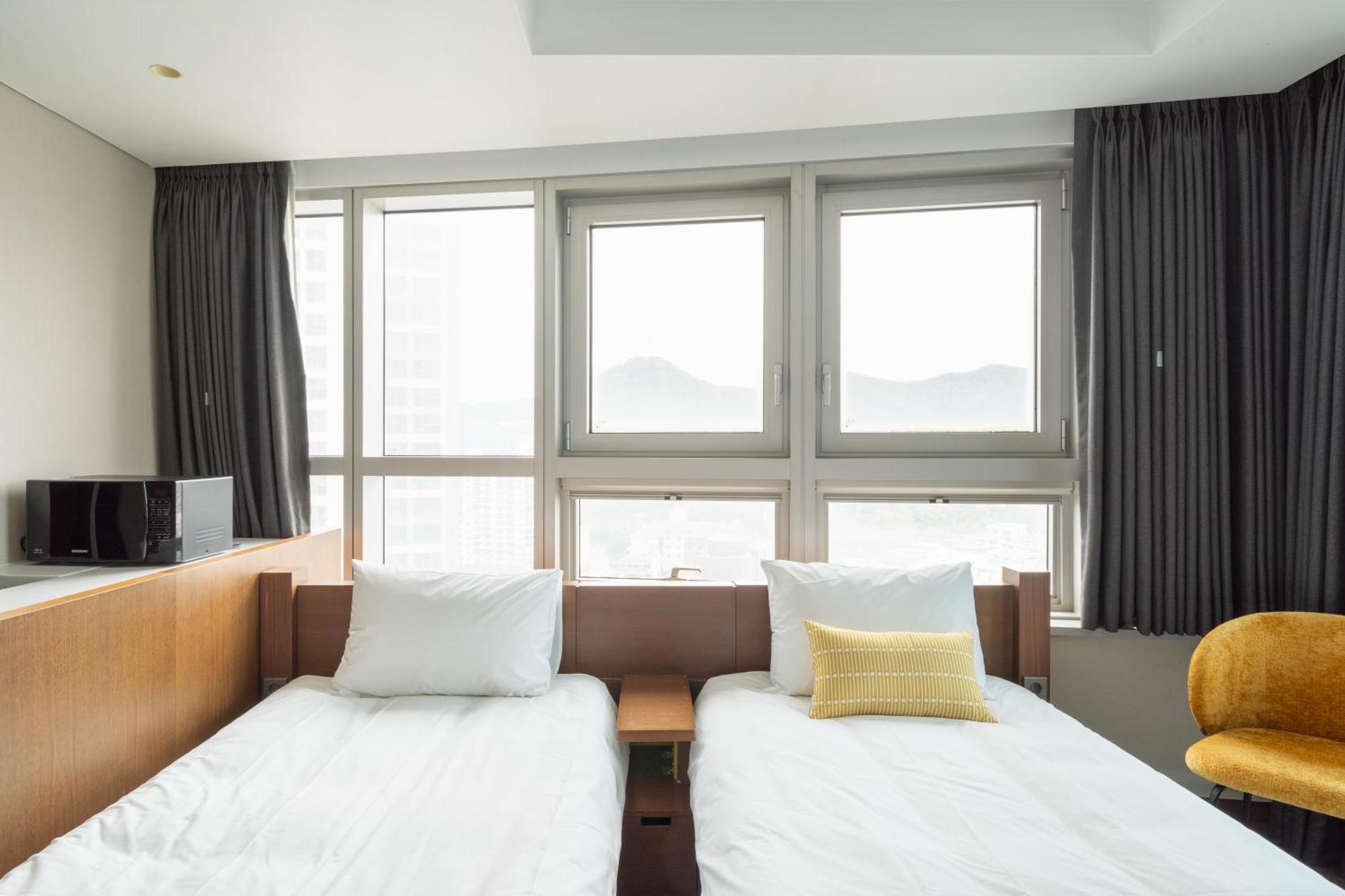 Urbanstay Haeundae Station Пусан Экстерьер фото