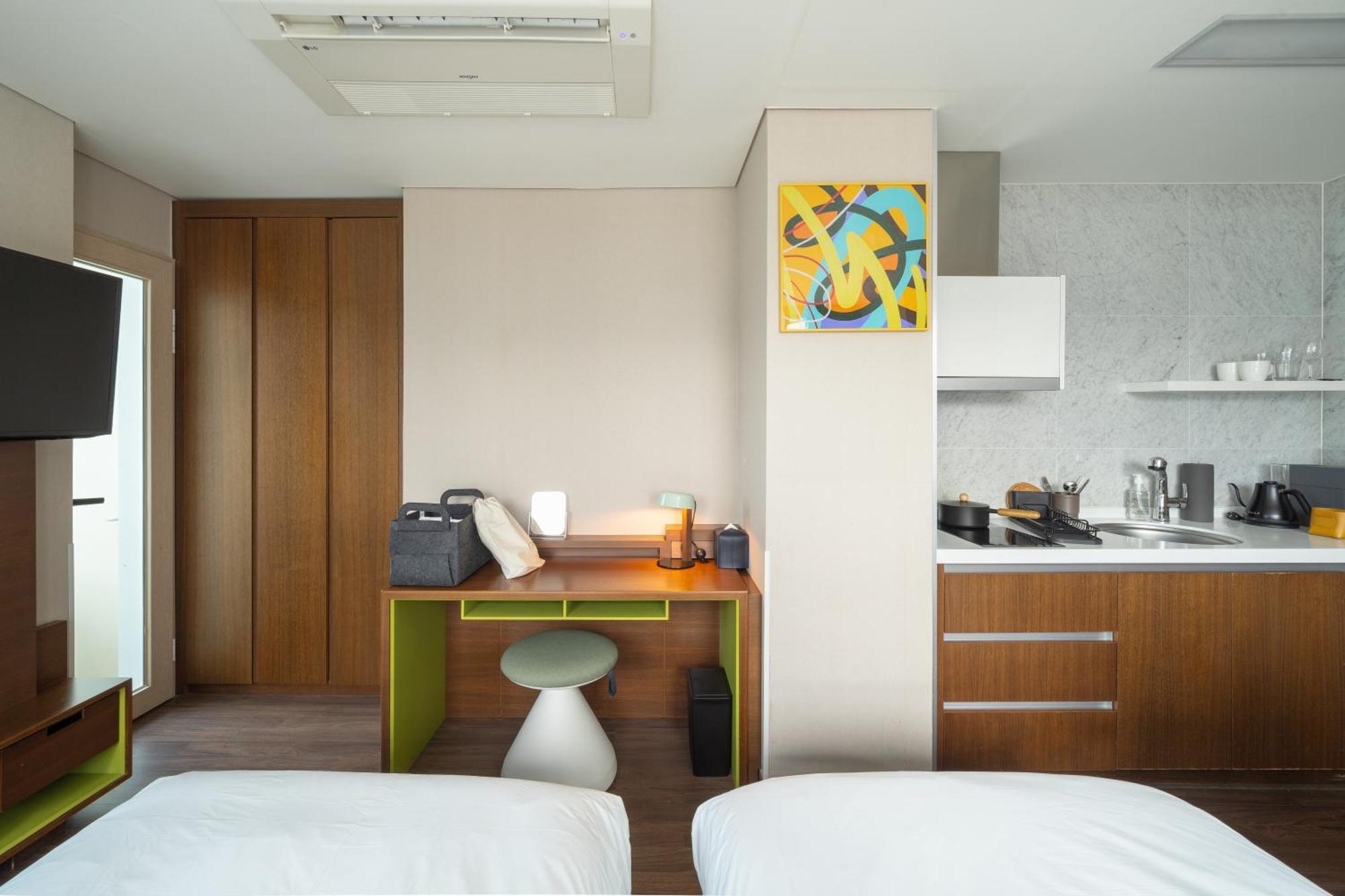 Urbanstay Haeundae Station Пусан Экстерьер фото
