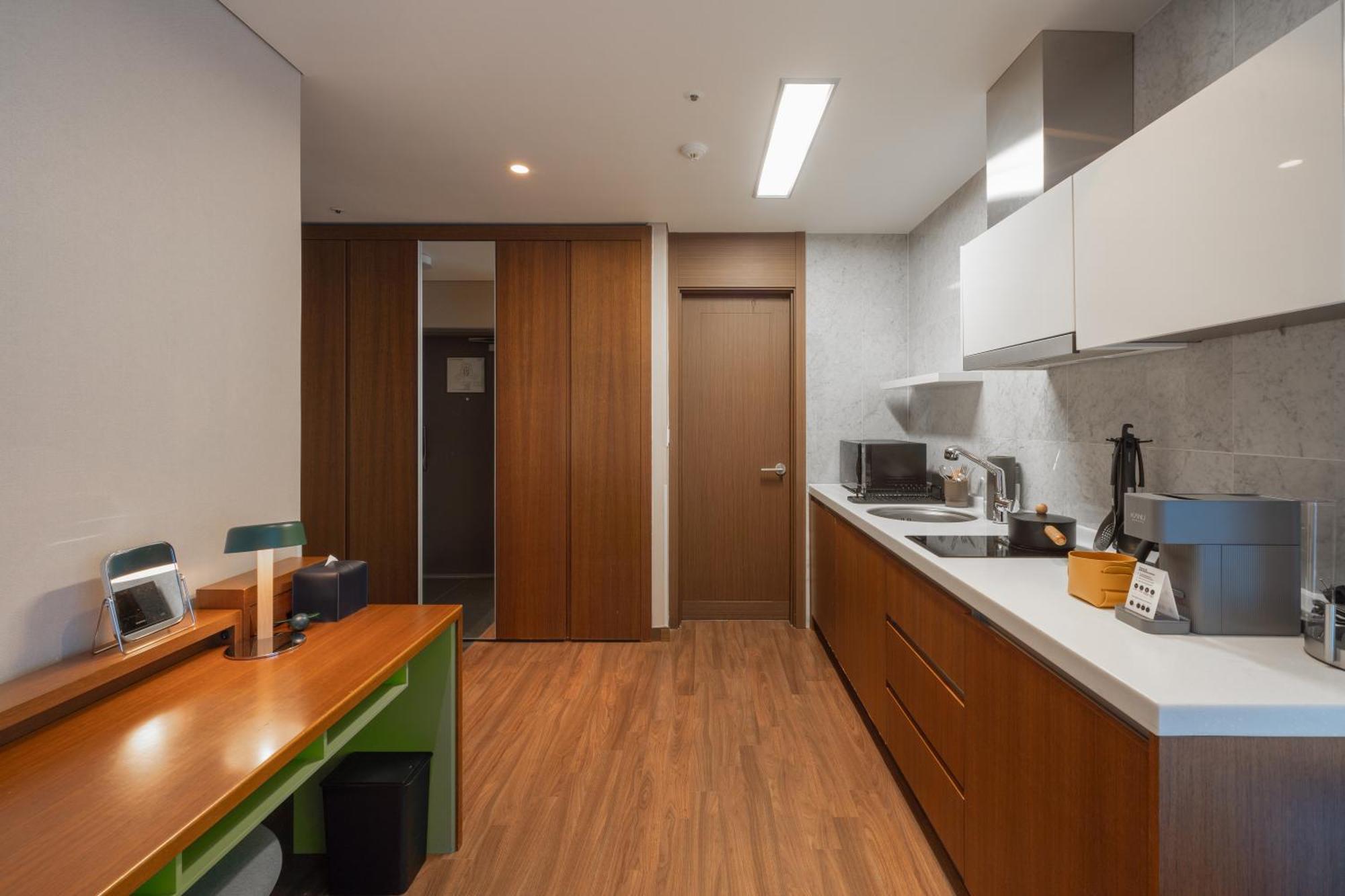 Urbanstay Haeundae Station Пусан Экстерьер фото
