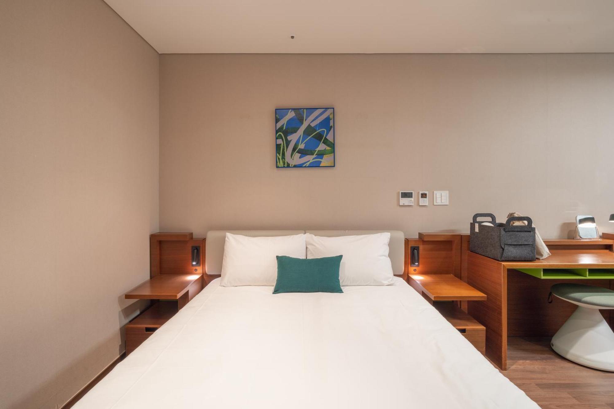 Urbanstay Haeundae Station Пусан Экстерьер фото