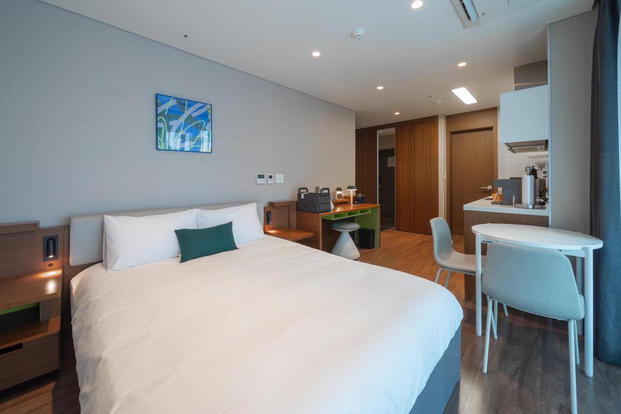 Urbanstay Haeundae Station Пусан Экстерьер фото