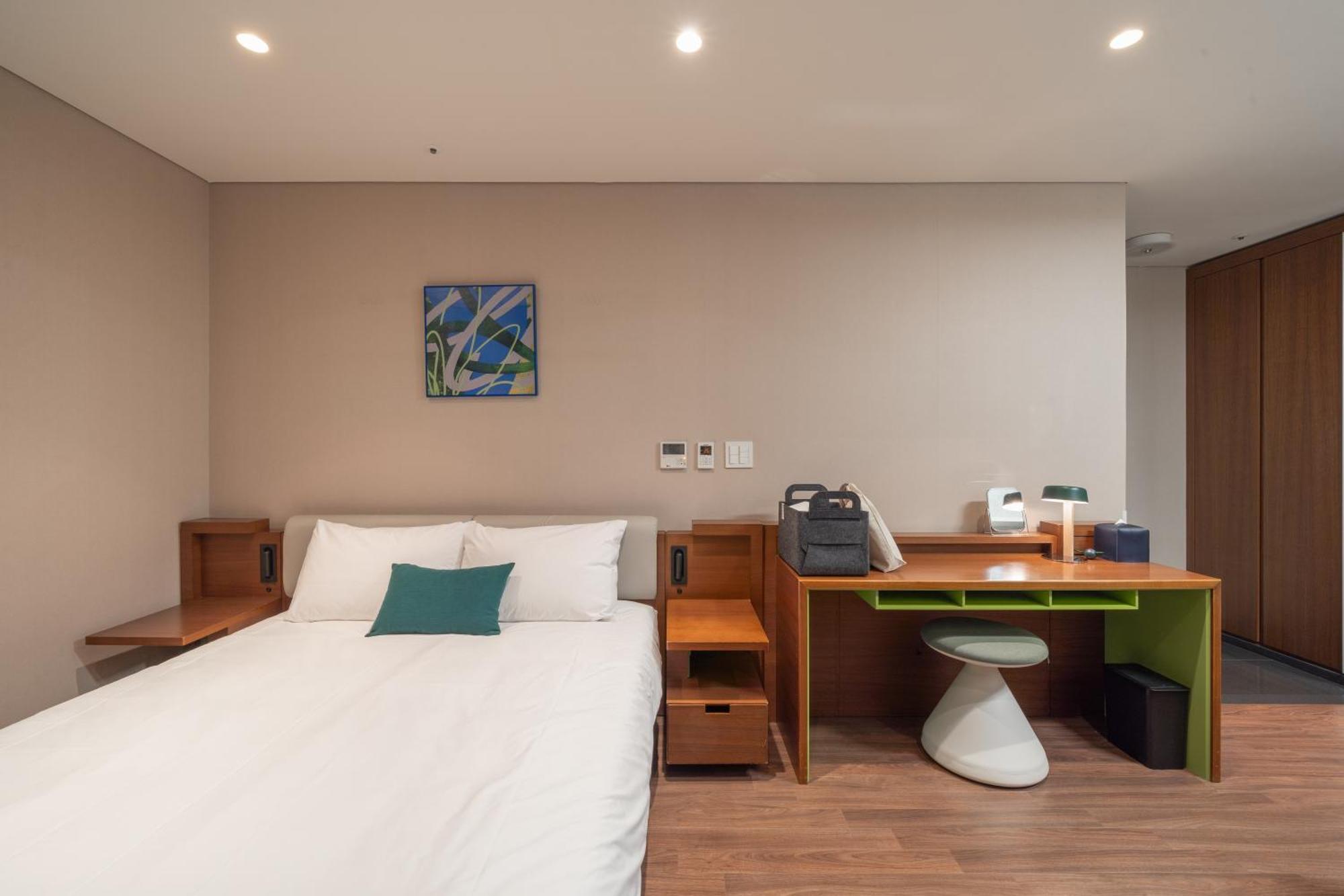 Urbanstay Haeundae Station Пусан Экстерьер фото