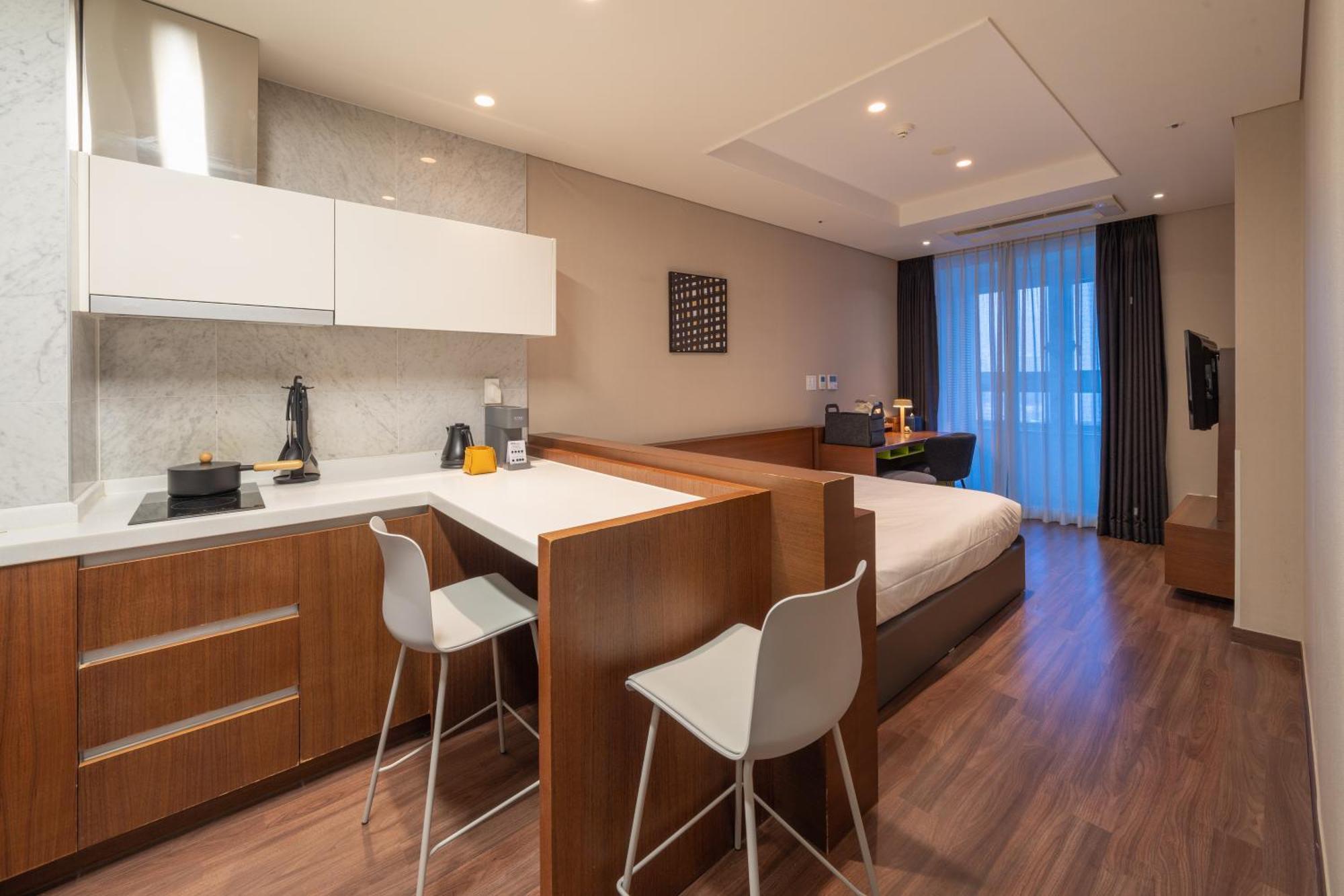 Urbanstay Haeundae Station Пусан Экстерьер фото