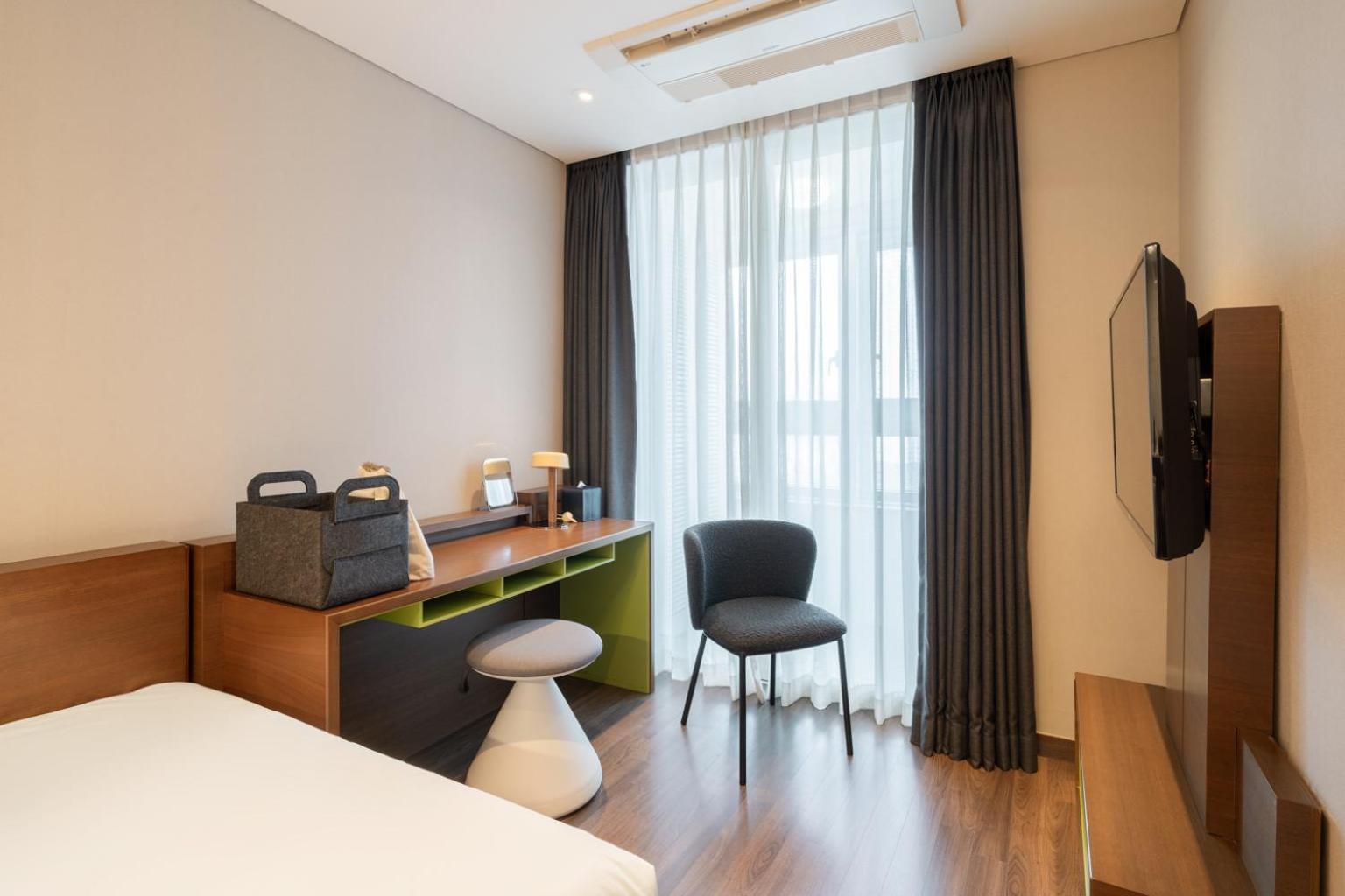 Urbanstay Haeundae Station Пусан Экстерьер фото